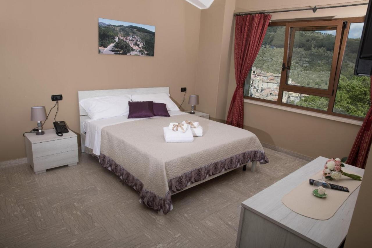 Divino Bistrot E Relais Hotel Lenola Екстериор снимка