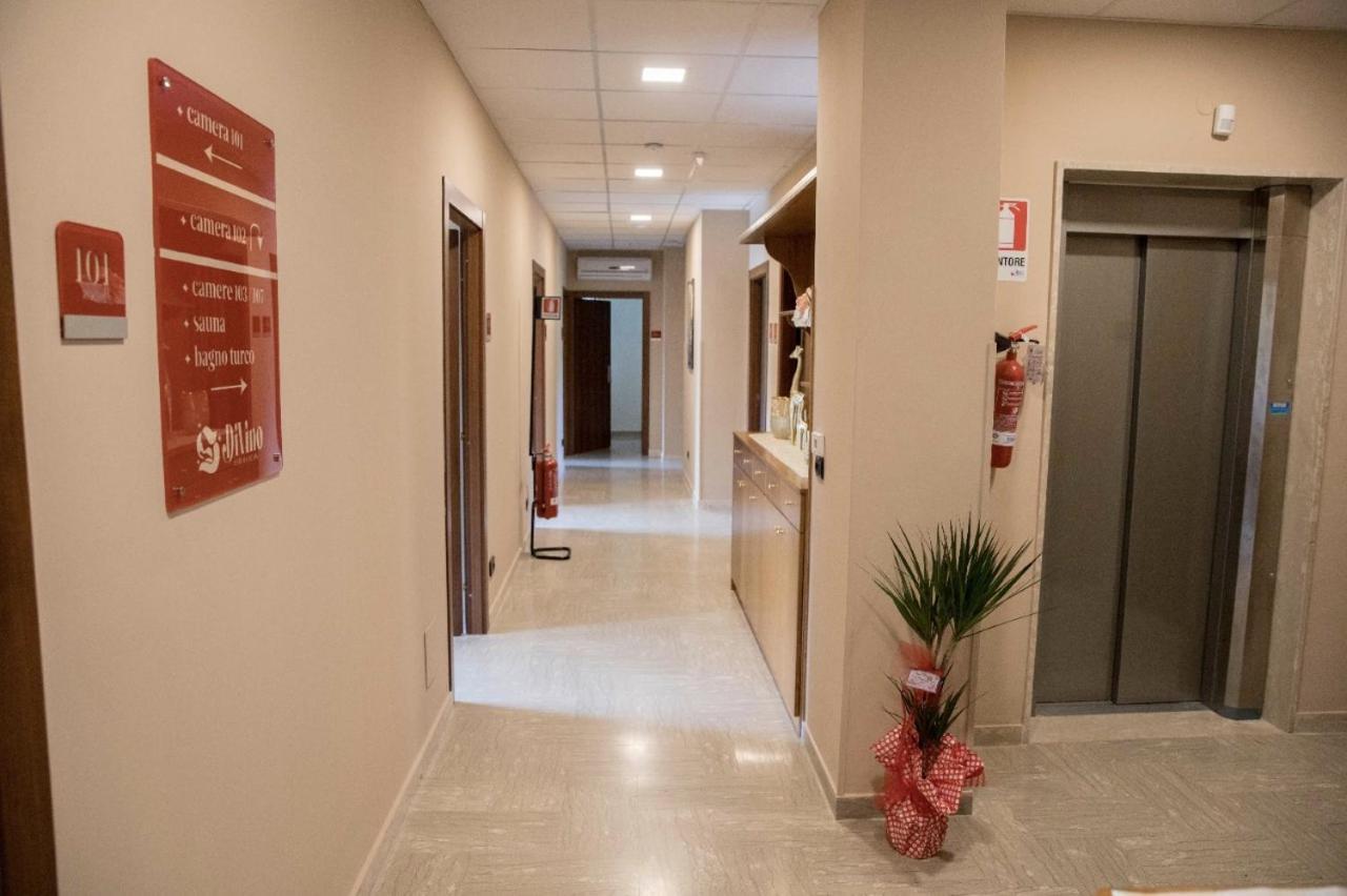 Divino Bistrot E Relais Hotel Lenola Екстериор снимка
