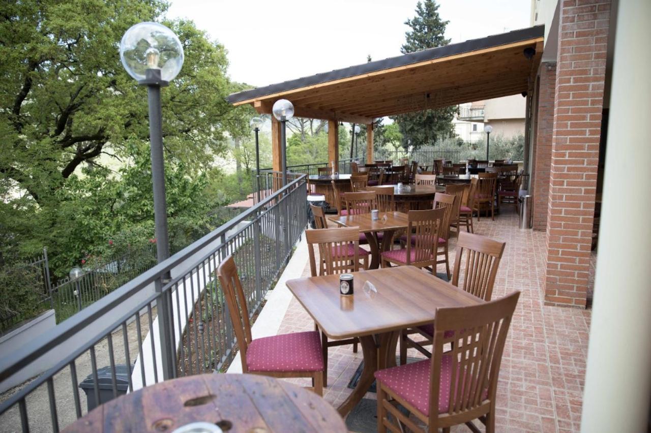 Divino Bistrot E Relais Hotel Lenola Екстериор снимка