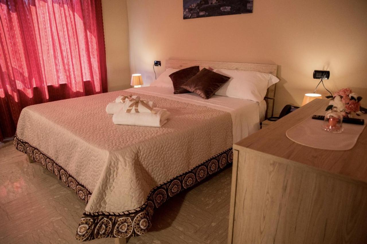 Divino Bistrot E Relais Hotel Lenola Екстериор снимка