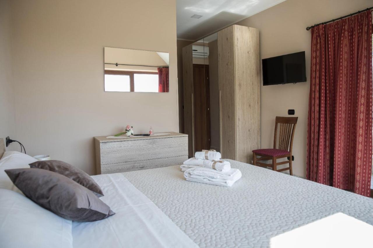 Divino Bistrot E Relais Hotel Lenola Екстериор снимка