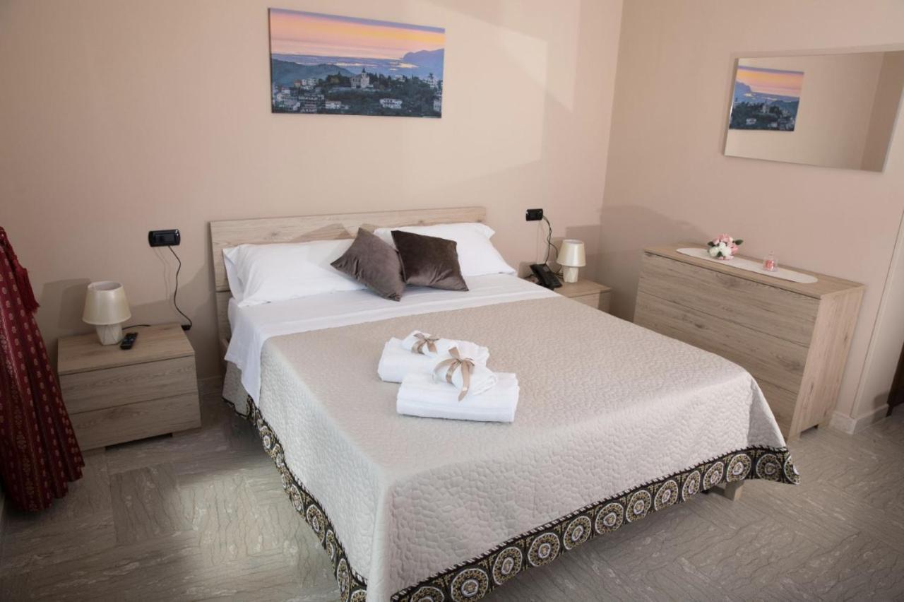 Divino Bistrot E Relais Hotel Lenola Екстериор снимка