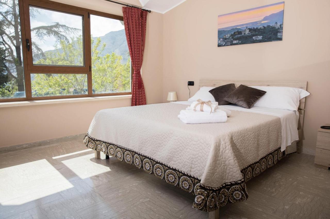 Divino Bistrot E Relais Hotel Lenola Екстериор снимка
