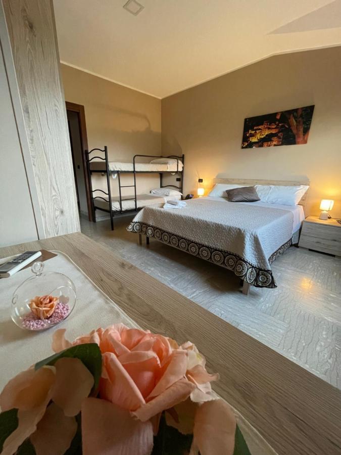 Divino Bistrot E Relais Hotel Lenola Екстериор снимка
